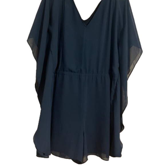 Charming Charlie Women’s Smocked Waisted Romper w/ Flutter Sleeves Sz-S - Picture 5 of 6